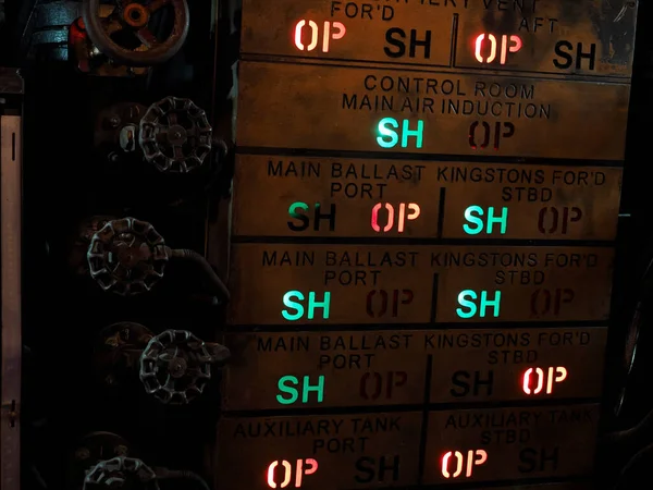 第二次世界大戦中の潜水艦管制室の詳細 — ストック写真