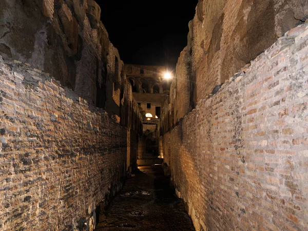 Воспроизведение Лебёдки Внутри Колизея Рим Ночью Черном Небе — стоковое фото