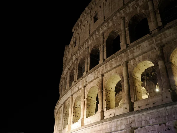 Kolezyum Roma Nın Mekanı Gece Karanlık Gökyüzünde — Stok fotoğraf