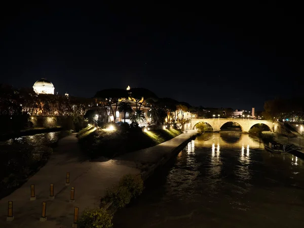 Rom Tiberina Blick Auf Die Insel Bei Nacht Schwarzen Himmel — Stockfoto
