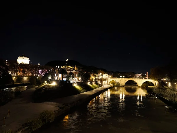 Rom Tiberina Blick Auf Die Insel Bei Nacht Schwarzen Himmel — Stockfoto