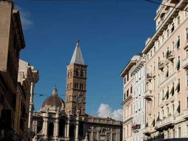 Roma Monti bölge binaları cadde manzaralı