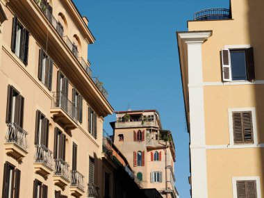 Roma Monti bölge binaları cadde manzaralı