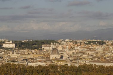 Gianicolo tepesinden gün batımında Roma Panoraması