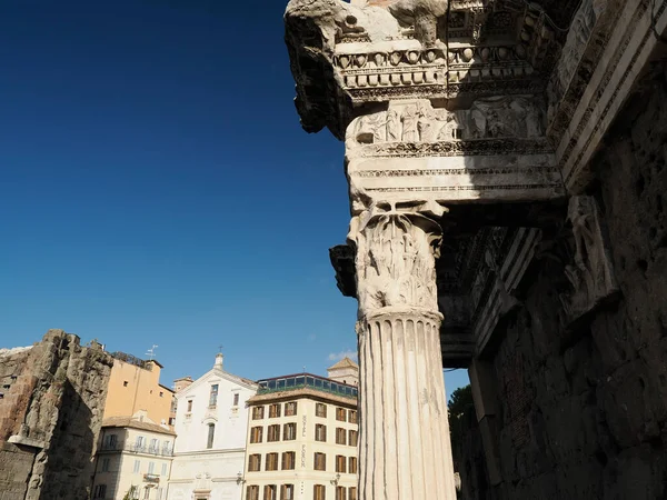 フォリ エンポリャリローマの建物を歩道ビュー帝国フォーラム — ストック写真