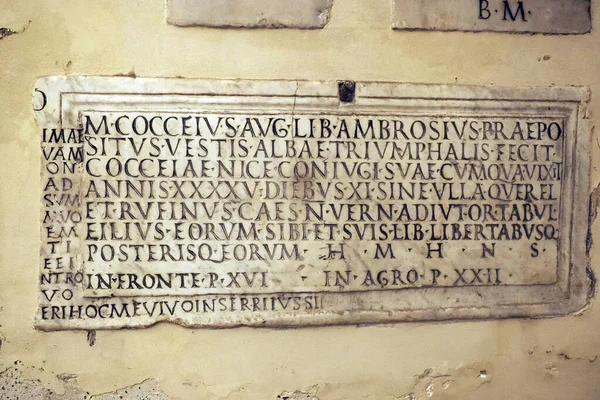 トラステヴェレ教会のサンタ マリア碑文石の詳細 — ストック写真
