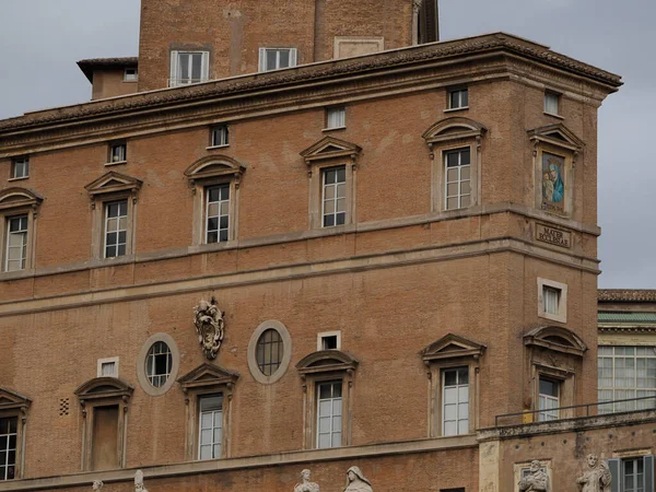 教皇的公寓圣彼得大教堂罗密欧城外景细节 — 图库照片