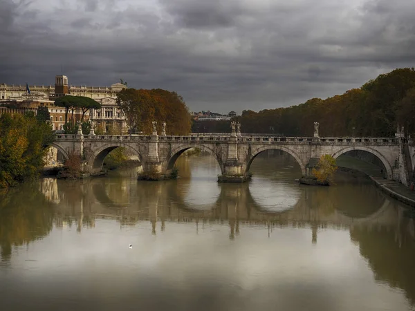 Die Engelsburg Und Die Engelsbrücke Während Eines Sonnigen Tages Rom — Stockfoto