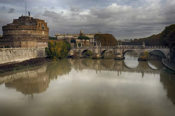Die Engelsburg Und Die Engelsbrücke Während Eines Sonnigen Tages Rom — Stockfoto