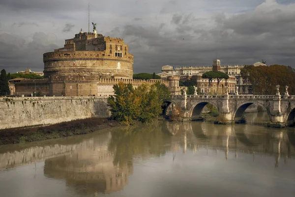 Замок Сант Анджело Мост Сант Анджело Солнечный День Риме Италия — стоковое фото