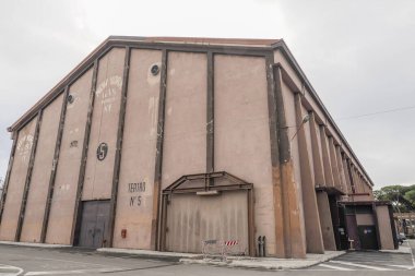 Roma, İtalya, 26 Kasım 2022 Teatro 5 'in dış cephesi, Federico Fellini' nin en sevdiği sahne. Cinecitta, Roma 'da İtalyan sinemasının merkezi olarak kabul edilen büyük bir film stüdyosudur..
