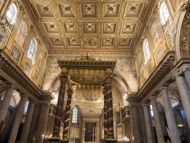 ROME, ITALY, Kasım 27, 2022: Roma, İtalya 'daki Santa Maria Maggiore Bazilikasının iç mimari ve mimari detayları