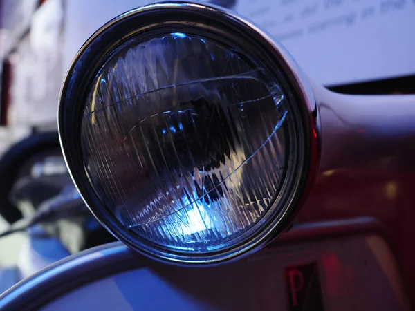 Винтажный Мотороллер Vespa Light — стоковое фото