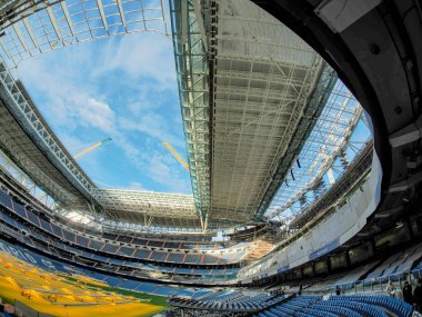 MADRID, İspanya - 16 Aralık 2022: Santiago Bernabeu Stadyumu, Real Madrid futbol stadyumu manzaralı yenileme çalışmaları