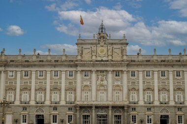 Kraliyet Sarayı Gün batımında Madrid