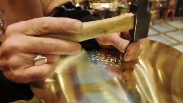 Згорніть Нитки Дерев Яному Ткацькому Верстаті Текстильному Магазині Фесі Марокко — стокове відео