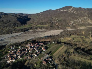 Borghetto di Borbera 'nın tarım arazileri Peimonte İtalya Köyü hava manzarası