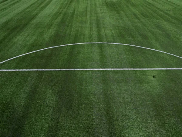 田舎のサッカー場ドローンからの空中風景 — ストック写真