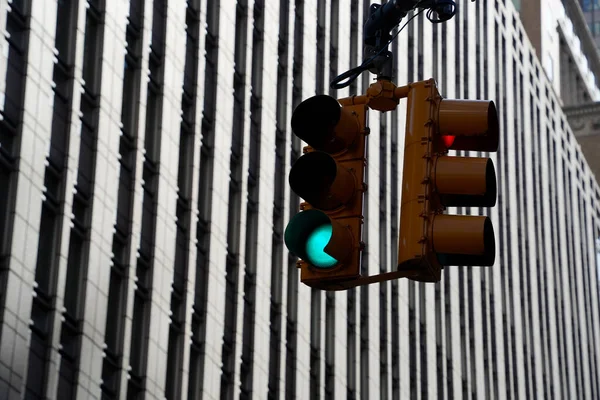 Semáforo Nova Iorque Cidade Manhattan Arranha Céus Vista Rua Para — Fotografia de Stock