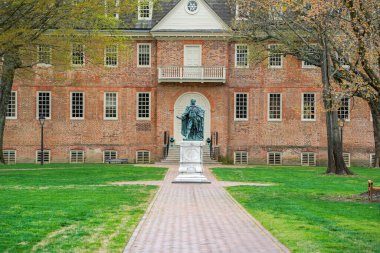William ve Mary Üniversitesi 1693 yılında Williamsburg 'da kiralandı. Virginia ABD