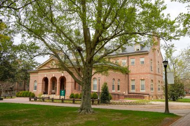 William ve Mary Üniversitesi 1693 yılında Williamsburg 'da kiralandı. Virginia ABD