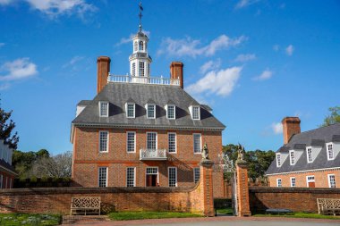 Williamsburh Virgina tarihi binasını inşa eden vali ABD