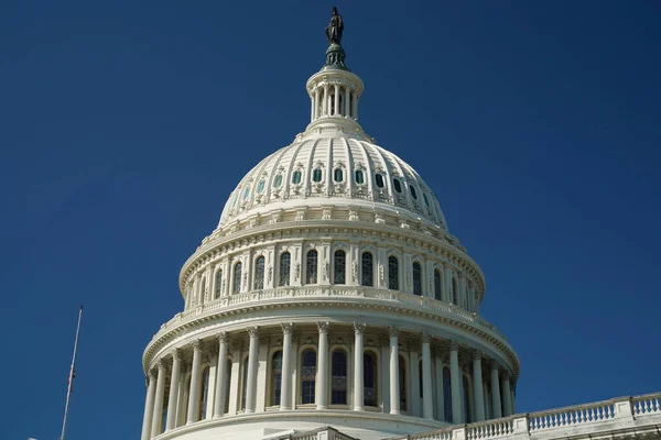 Het Washington Capitool Detail Diepblauwe Lucht Achtergrond — Stockfoto