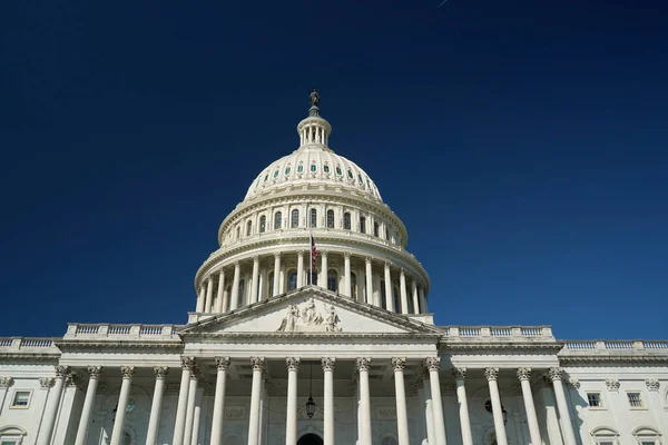 Das Washingtoner Kapitol Detail Auf Dem Tiefblauen Himmelshintergrund Stockbild