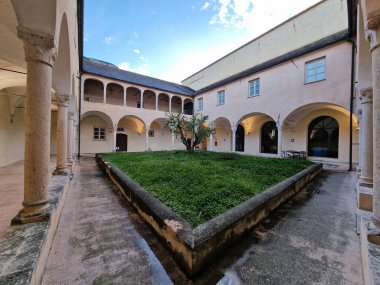 Finalborgo liguria ortaçağ köyü İtalya Eski Manastır