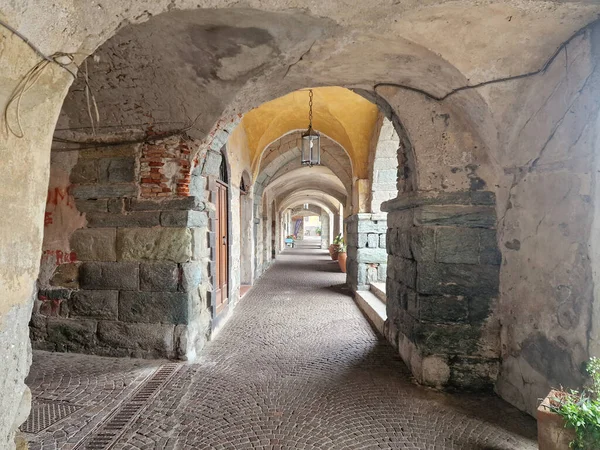 Úzké Uličky Staré Noli Středověké Vesnice Ligurie Itálie — Stock fotografie