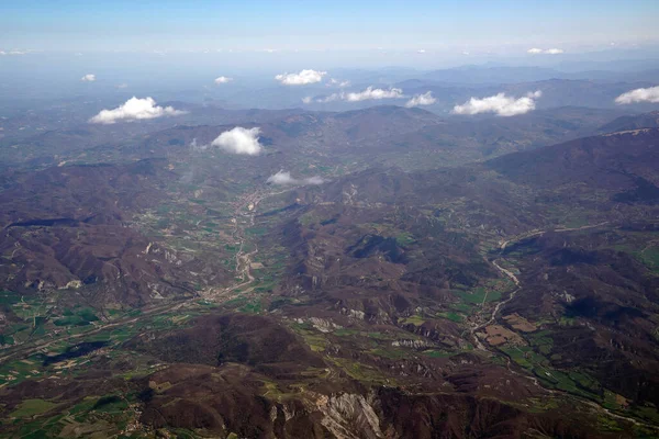 Ligurian Apennines从飞机上俯瞰高山全景 — 图库照片