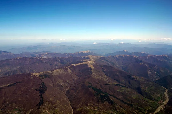 Ligurian Apennines从飞机上俯瞰高山全景 — 图库照片