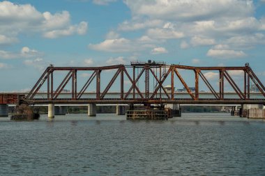 Long Bridge 'in Potomac River Washignton DC' deki tekne su taksisinden görüntüsü.