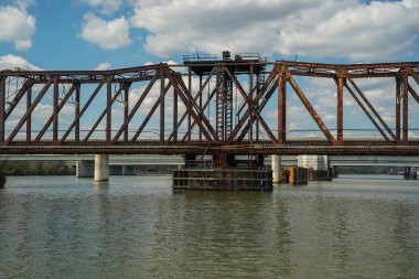 Long Bridge 'in Potomac River Washignton DC' deki tekne su taksisinden görüntüsü.