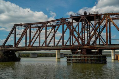 Long Bridge 'in Potomac River Washignton DC' deki tekne su taksisinden görüntüsü.