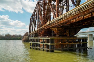 Long Bridge 'in Potomac River Washignton DC' deki tekne su taksisinden görüntüsü.