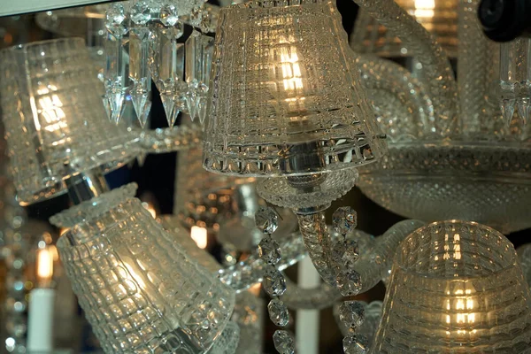 Lámpara Araña Cristal Contemporánea Aislada Sobre Fondo Negro Detalle —  Fotos de Stock