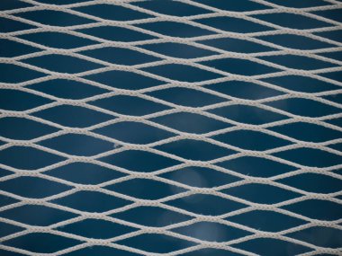 Eski yelkenli makaralı vinç yelkenli yatı. Yelkenli vinç ve bir yatın ipi. Çarşaf. Kablo