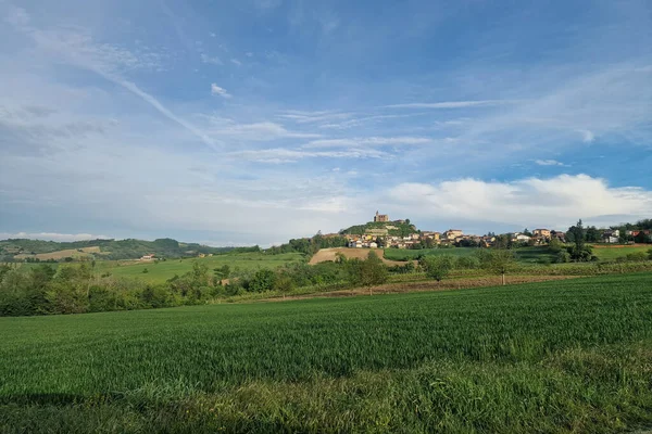 Widok Wsi Sarezzano Krajobraz Wzgórzach Tortona Colli Tortonesi Prowincji Alessandria — Zdjęcie stockowe