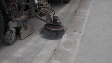 Sokak temizleme makinesi yavaş çekim dönüşümlü fırça detay görüntüleri