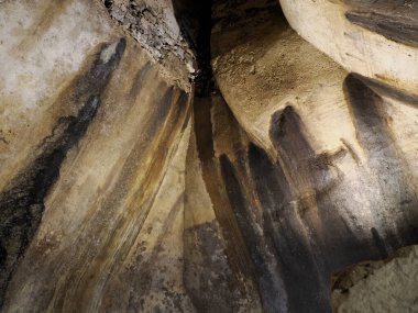 Giudecca Yahudi bölgesi Ortigia, Syracuse, Sicilya, İtalya 'daki San Filippo Apostolo Kilisesi altında savaş sığınağı.