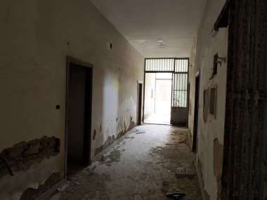 Syracuse 'un Bourbon hapishanesi Ortigia' da Apollo Tapınağı yakınlarında yer almaktadır. Ortigia Adası Sicilya 'daki muhteşem Syracuse şehrinin kalbini temsil eder..