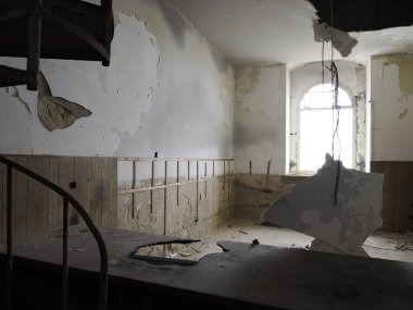 Syracuse 'un Bourbon hapishanesi Ortigia' da Apollo Tapınağı yakınlarında yer almaktadır. Ortigia Adası Sicilya 'daki muhteşem Syracuse şehrinin kalbini temsil eder..