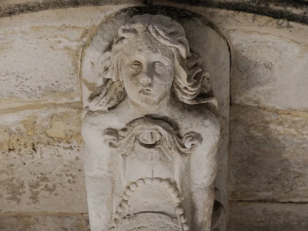 Balkong Skulptur Ortigia Syracuse Gamla Byggnader Gatuvy Solig Dag Sicilien — Stockfoto