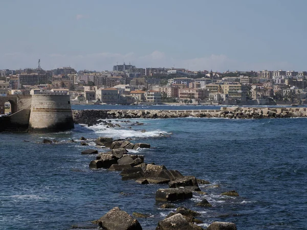 Θάλασσα Στην Ortigia Syracuse Παλιά Κτίρια Θέα Στο Δρόμο Την — Φωτογραφία Αρχείου