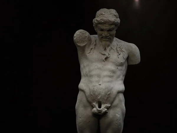 Antigua Estatua Priapus Símbolo Fertilidad Antigua Roma Aislada Black Antecedentes — Foto de Stock
