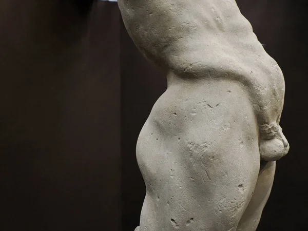 Starożytny Posąg Priapus Symbol Płodności Starożytnego Rzymu Odizolowany Czarnym Zapleczu — Zdjęcie stockowe