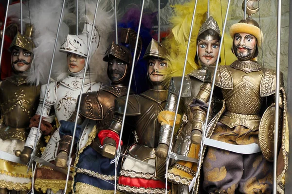 意大利西西里传统木偶 用于歌剧Dei Pupi Opera Dei Pupi 是意大利西西里抒情诗木偶的戏剧表演 图库照片