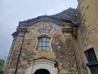 Ortaçağ Borgo Adorno Kalesi, Piedmont, İtalya