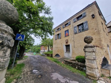 Ortaçağ Borgo Adorno Kalesi, Piedmont, İtalya